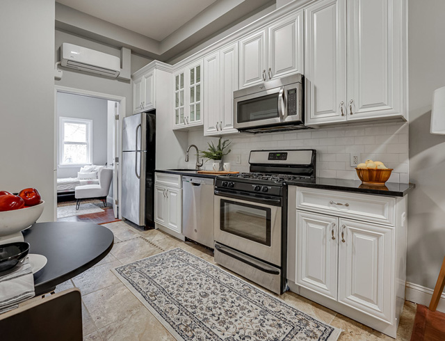 76 Hutton St 1R